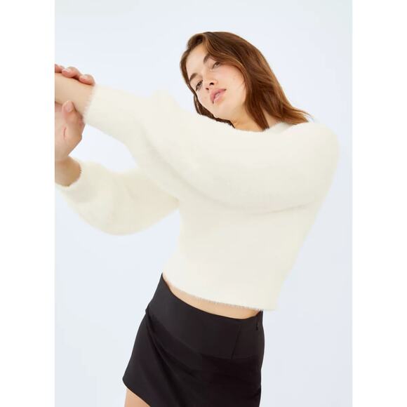 Sunday Best Women's Kitten Sweater Medium White Fuzzy Jersey Knit Crewneck - Picture 1 of 10